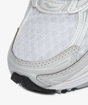 S71004-4_sivasdescalzo-Saucony-PROGRID_OMNI_9-1775052692-3